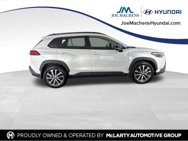 Used 2025 Beige Toyota XLE image 4