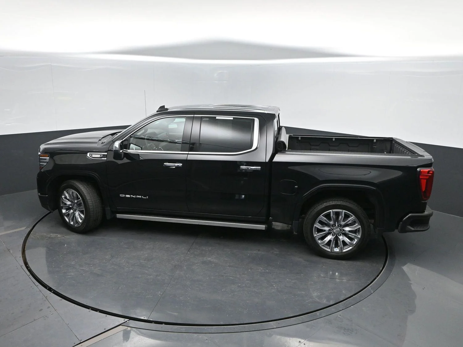 Used 2023 Onyx Black GMC Denali image 43