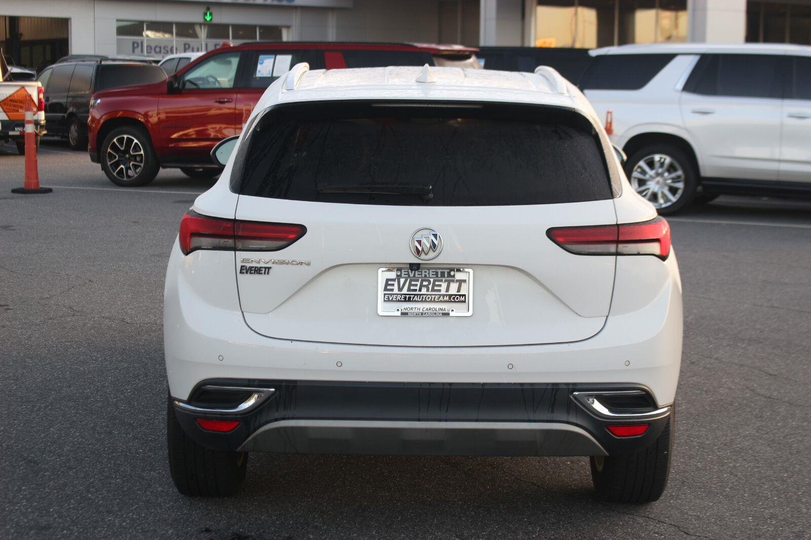 Used 2022 SUMMIT WHITE Buick Preferred image 6