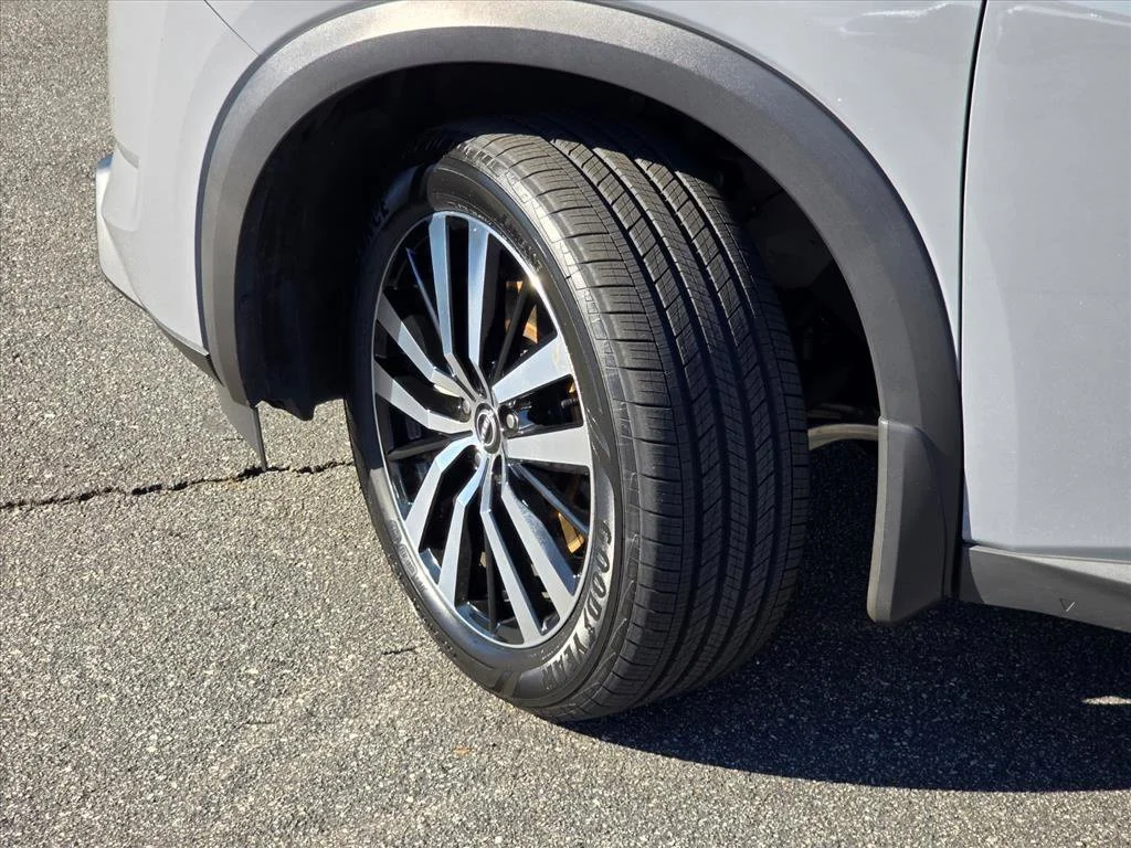 Used 2024 Gray Nissan Platinum image 27