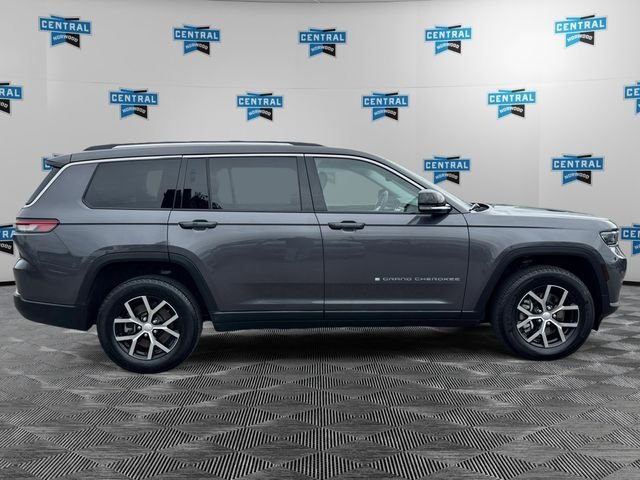 Used 2023 Gray Jeep Limited image 7