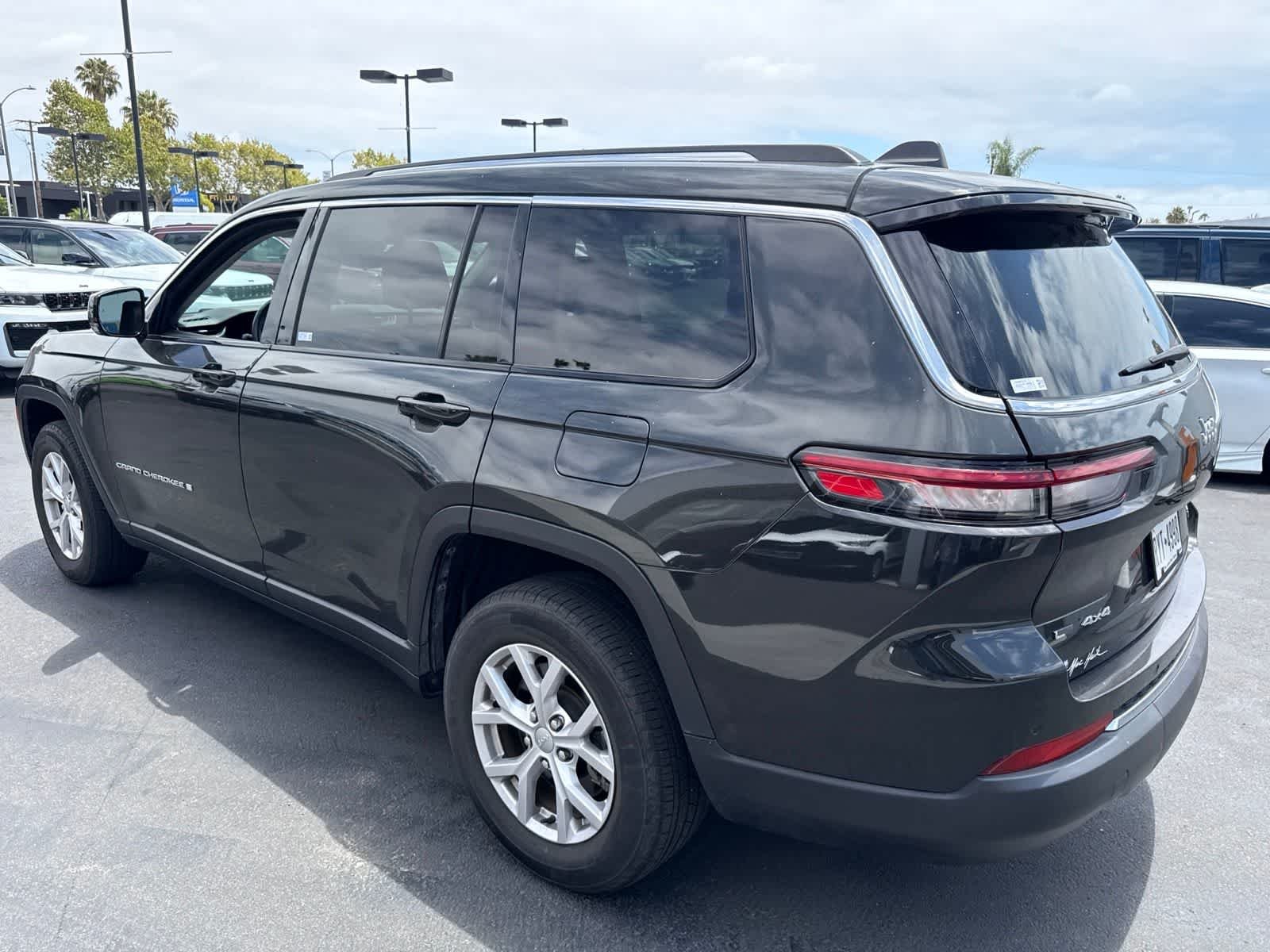 Used 2022 Rocky Mountain Pearlcoat Jeep Limited image 20
