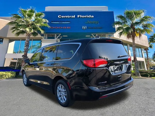 2026 Chrysler Voyager LX - Photo 7
