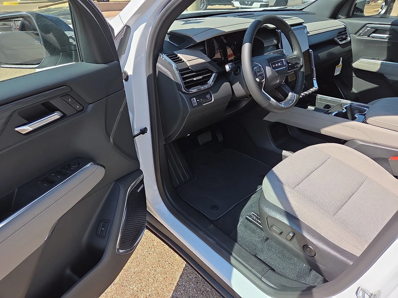 2026 GMC Acadia Elevation - Photo 10