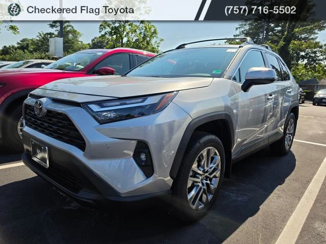 Used 2025 Silver Sky Metallic Toyota XLE Premium image 1