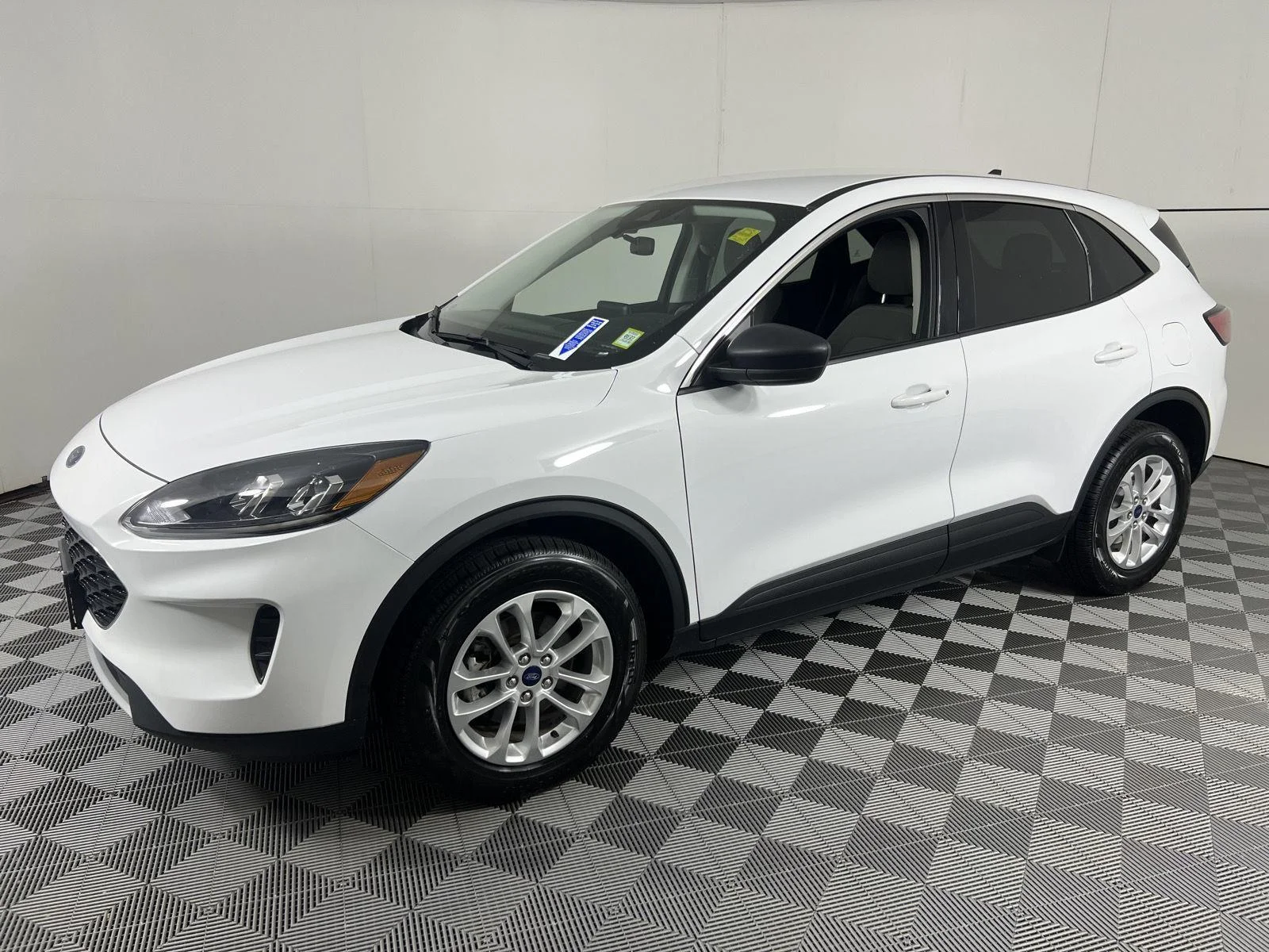 Used 2022 Oxford White Ford SE image 6