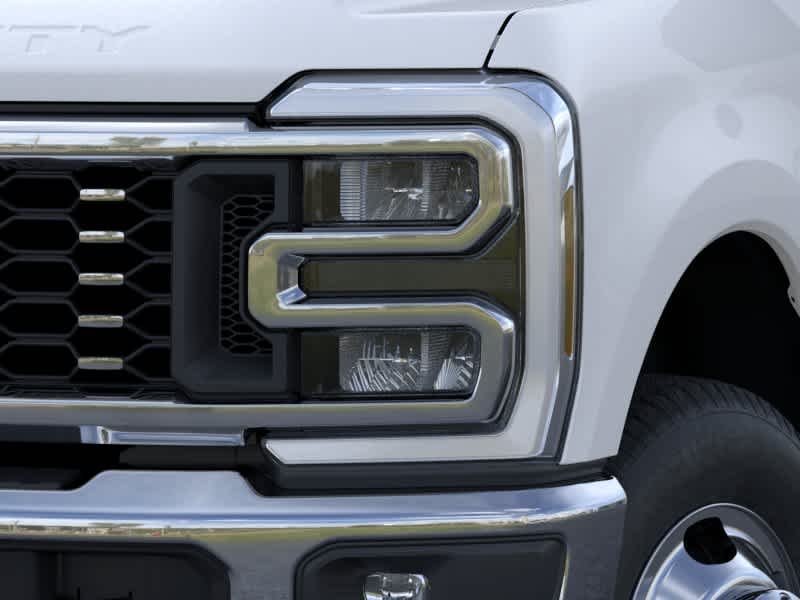 New 2026 Star White Metallic Tri-Coat Ford F-350 DRW Pickup King Ranch image 18