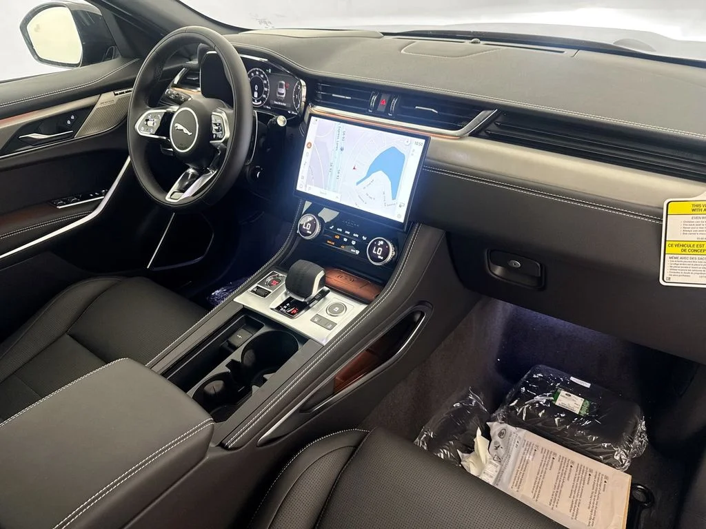 2026 Jaguar F-Pace R-Dynamic S - Photo 31