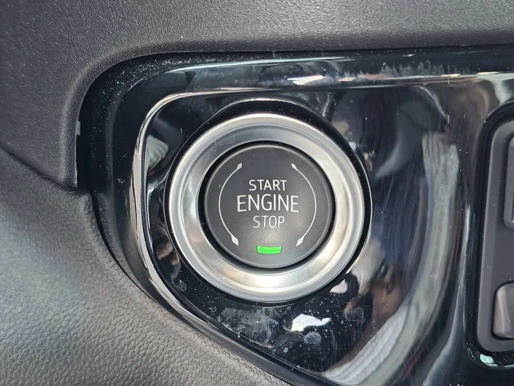 Used 2025 Sterling Metallic GMC SLT image 25