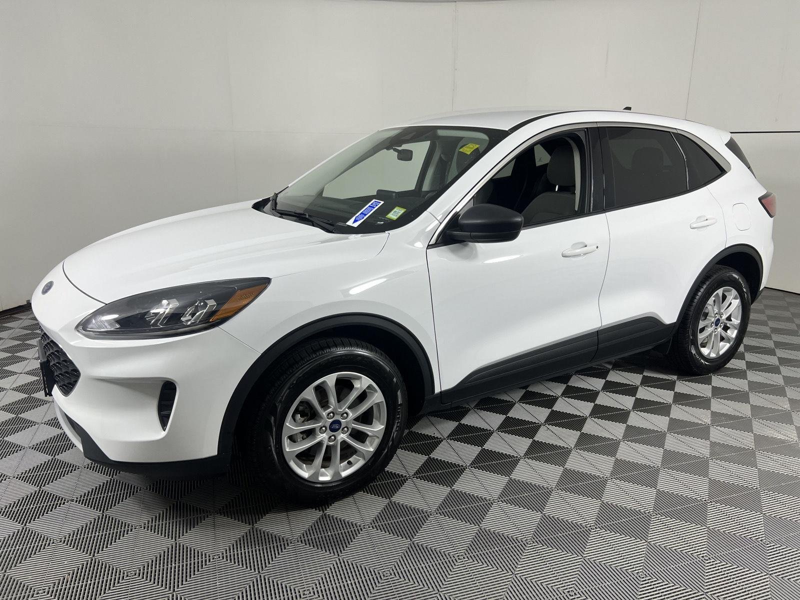 Used 2022 Oxford White Ford SE image 6