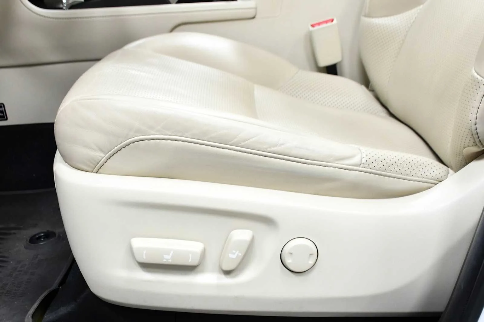 Used 2023 Eminent White Pearl Lexus Luxury image 17