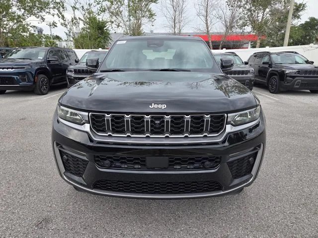 New 2026 Diamond Black Crystal Pearl-Coat Exterior Paint Jeep Limited image 19