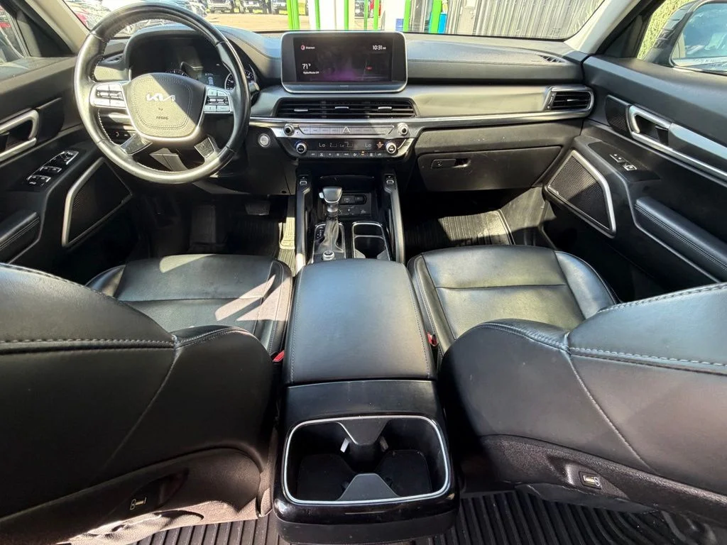 Used 2022 Black Kia S image 8