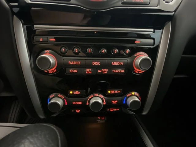 Used 2019 Silver Nissan S image 18