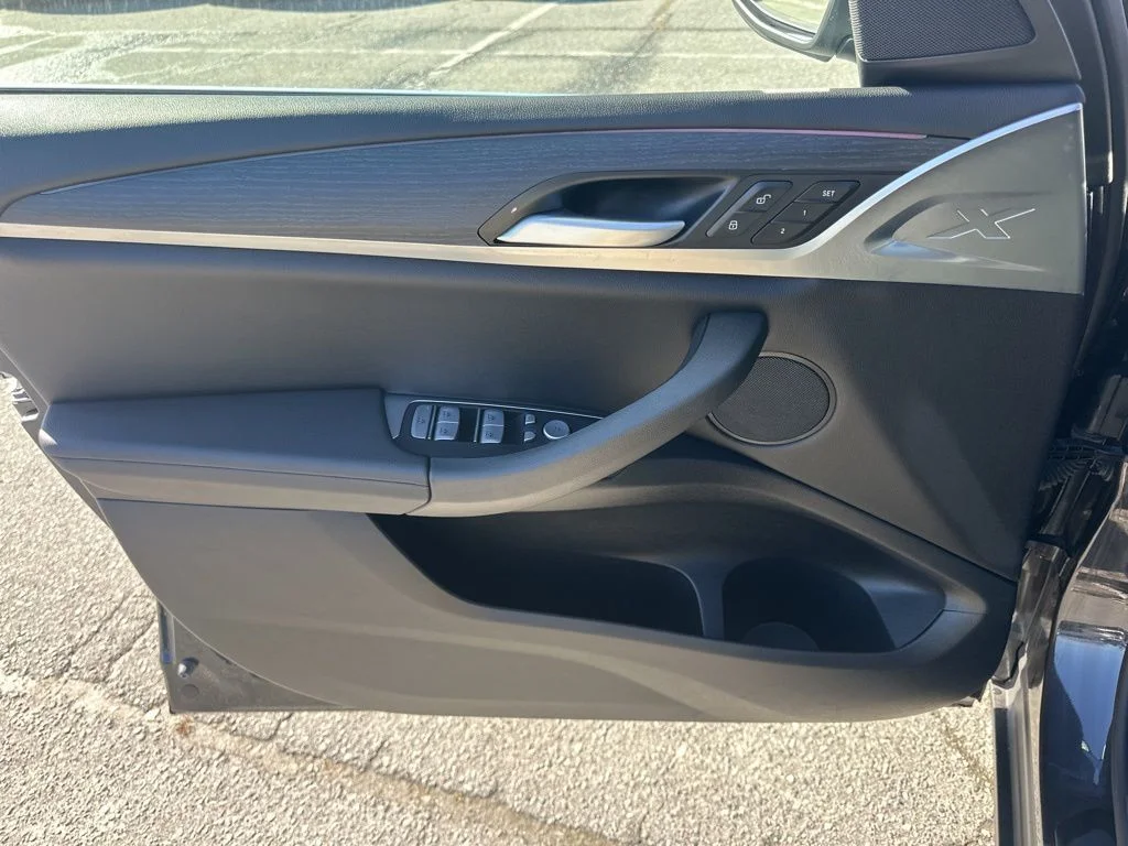 Used 2024 Gray BMW xDrive30i image 27