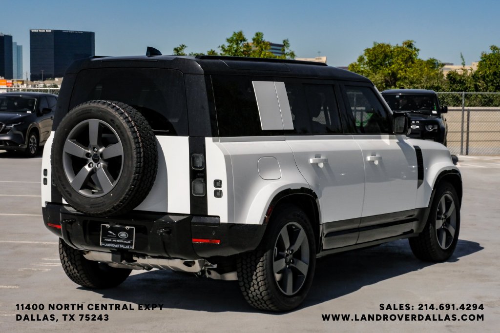 New 2026 Fuji White Land Rover X-Dynamic SE image 6