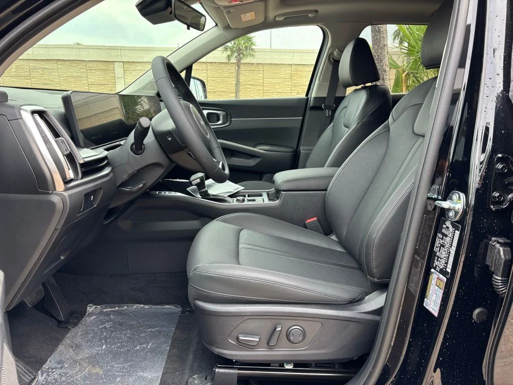2025 Kia Sorento S - Photo 15