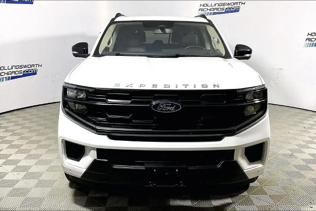 Used 2025 Oxford White Ford Active image 29