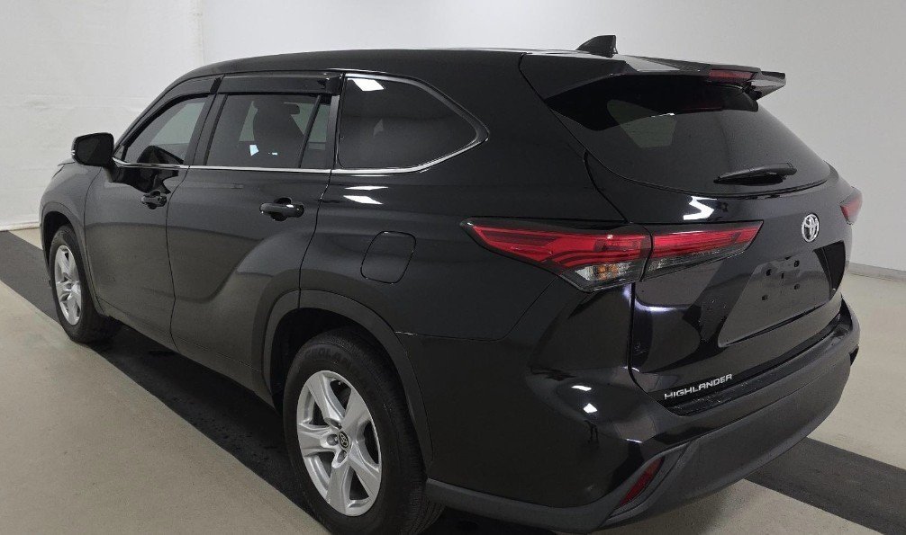 Used 2023 Toyota Highlander LE with VIN 5TDKDRAH6PS044789 for sale in Kansas City