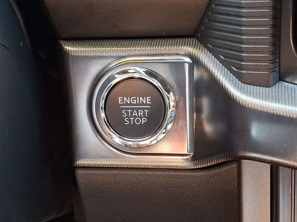 Used 2025 White Ford Lariat image 26