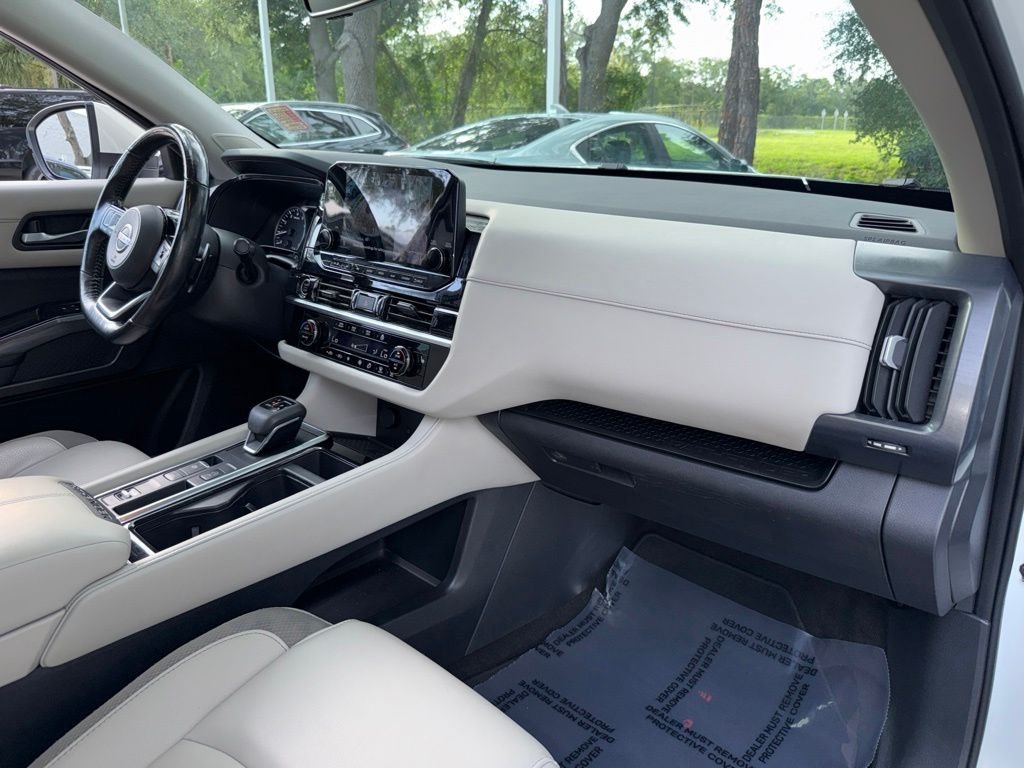 Used 2023 White Nissan SL image 22