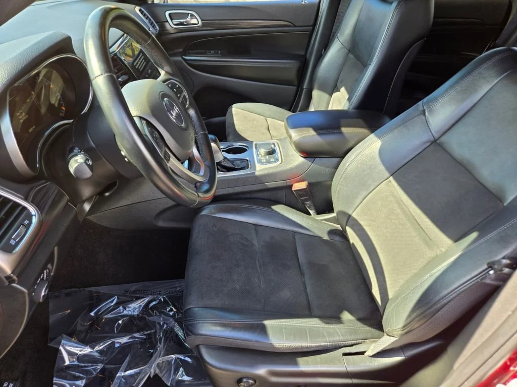 Used 2022 Velvet Red Pearlc Jeep Laredo X image 10