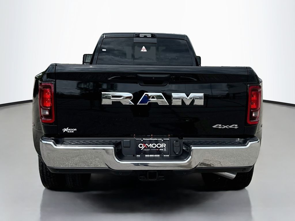 New 2026 Diamond Black Crystal Pearl-Coat Exterior Paint RAM Tradesman image 5