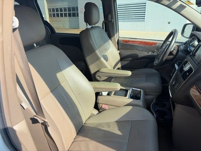 Used 2015 White Chrysler Touring image 13