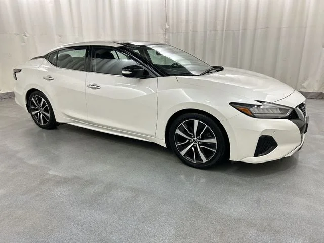 2023 Nissan Maxima SL's photo
