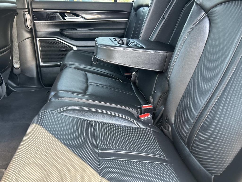 Used 2024 Silver Jeep Base image 19