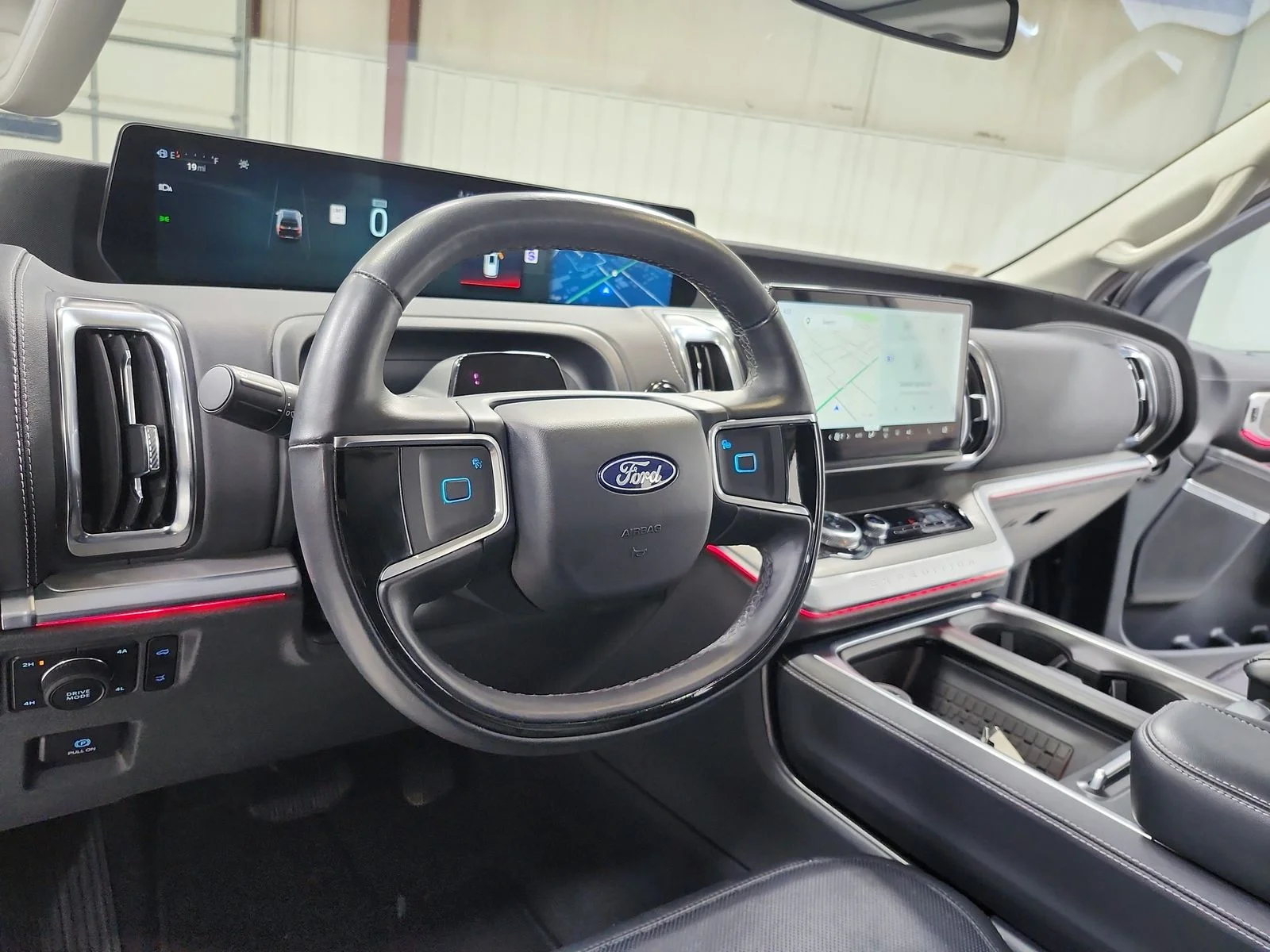 Used 2025 Agate Black Metallic Ford Platinum image 18