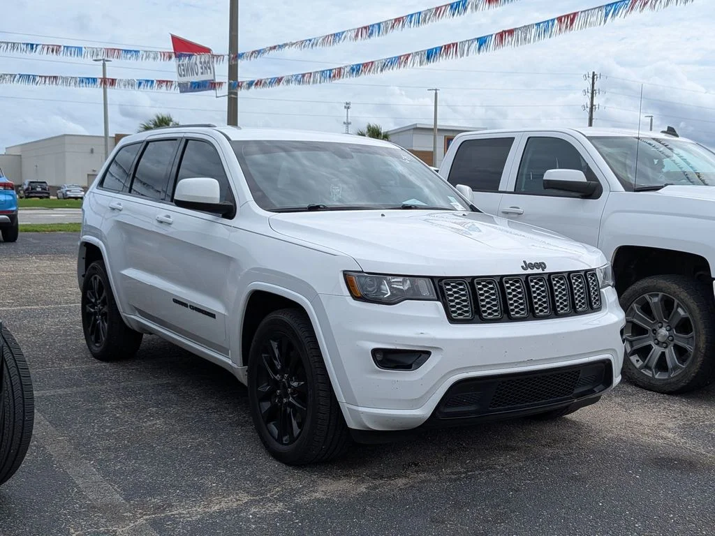 Used 2021 White Jeep Laredo X image 4