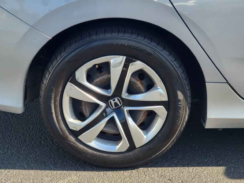Used 2016 Lunar Silver Metallic Honda LX image 6