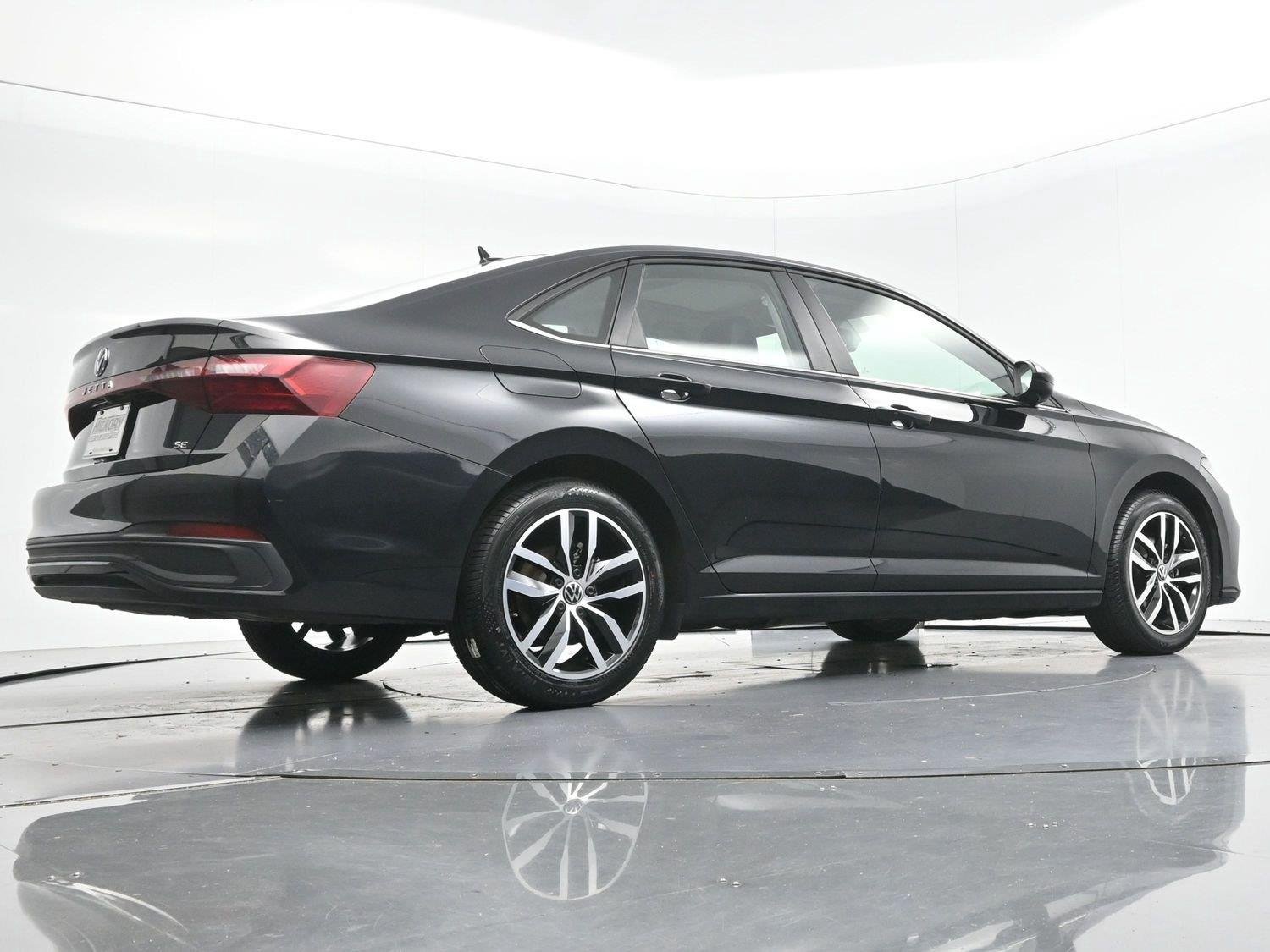 Used 2025 Deep Black Pearl Volkswagen SE image 50
