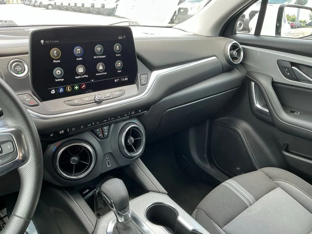 Used 2025 White Chevrolet LT image 35