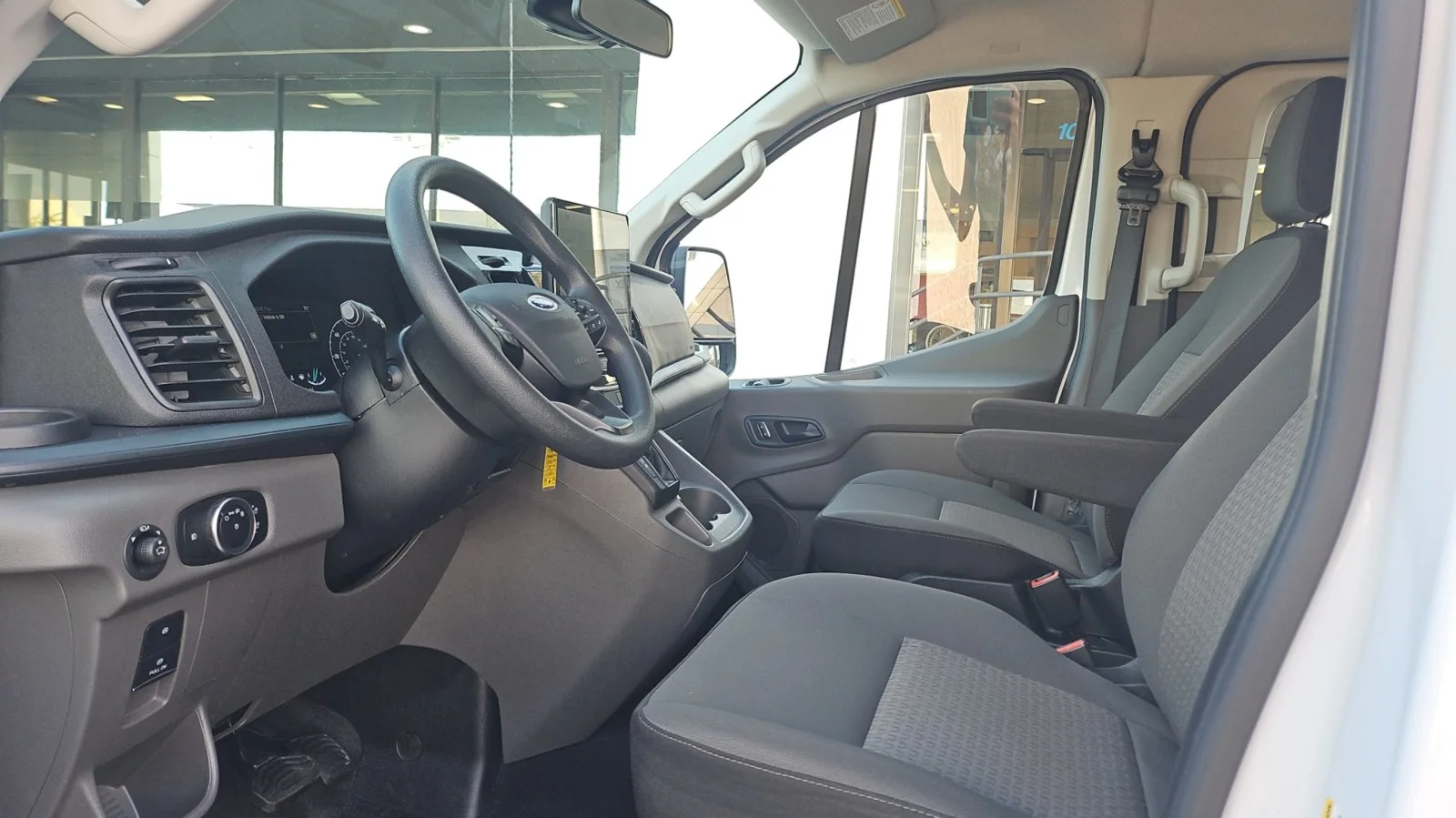 Used 2024 Oxford White Clearcoat Ford XLT RWD image 9