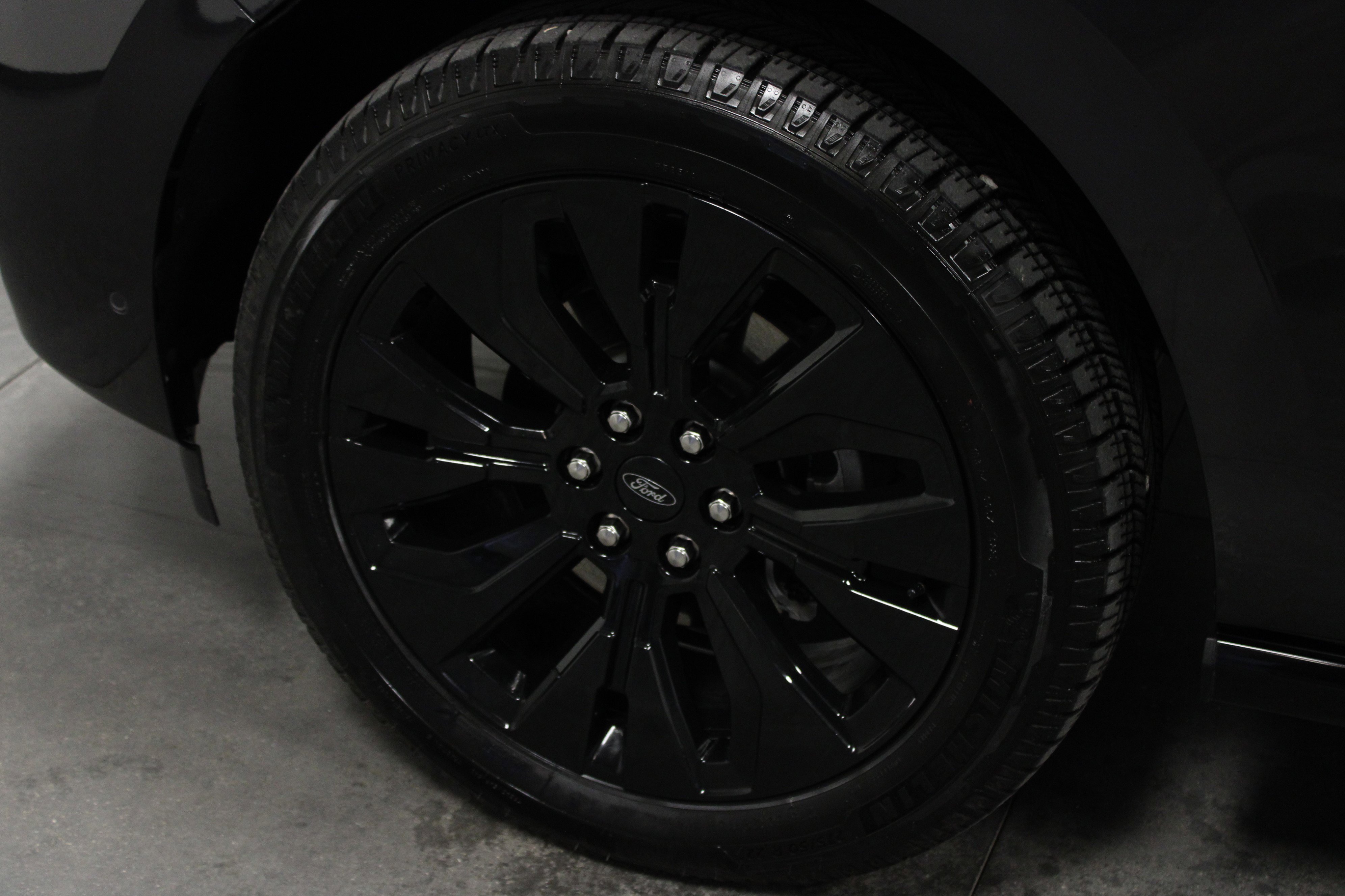 Used 2025 Gray Metallic Ford Platinum image 10