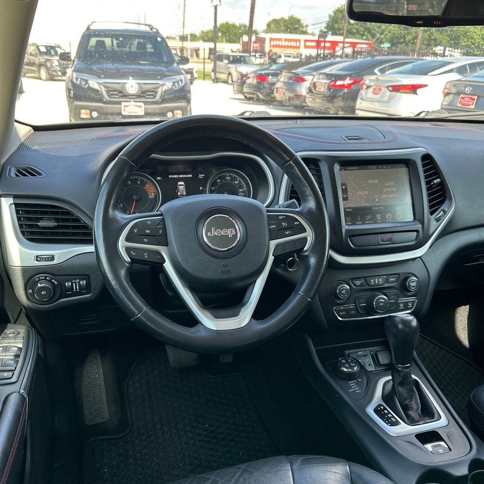 Used 2016 Gray Jeep Trailhawk image 10