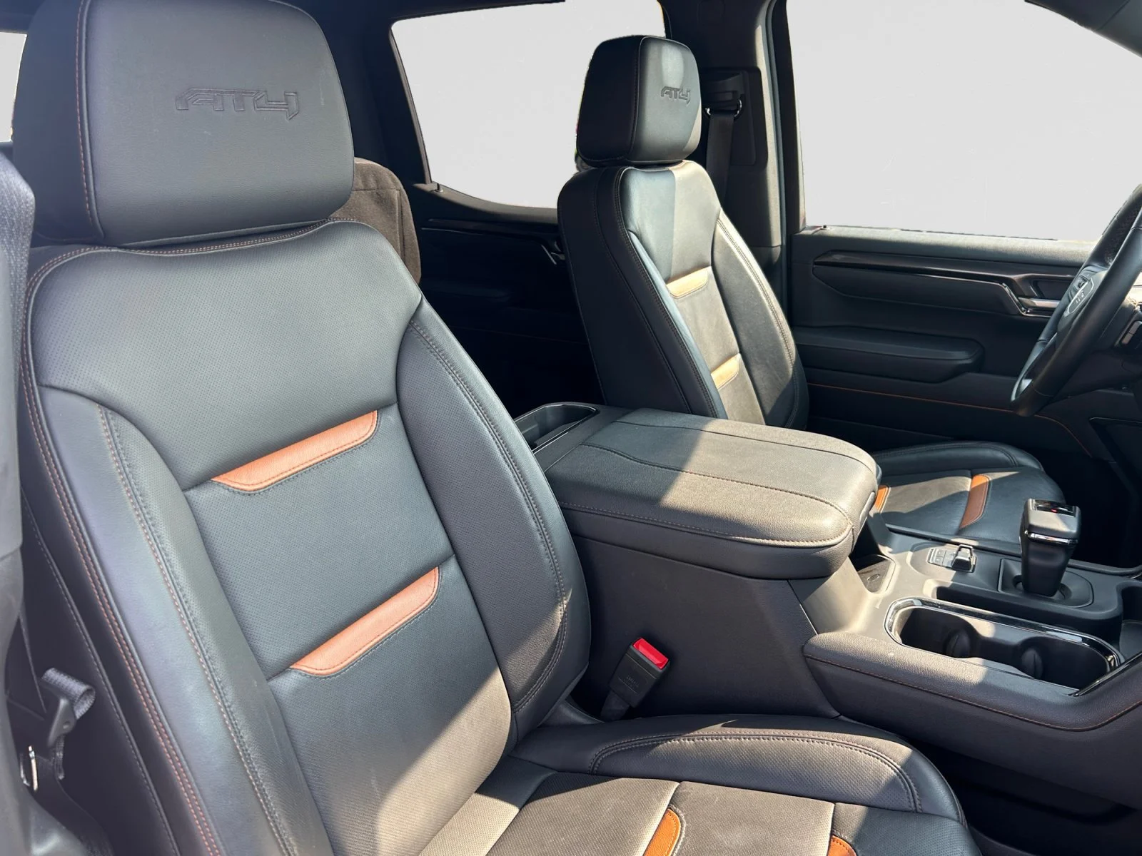 Used 2025 White GMC AT4 Crew Cab 3.0L Leather Sunroof Navigation 4x4 image 12