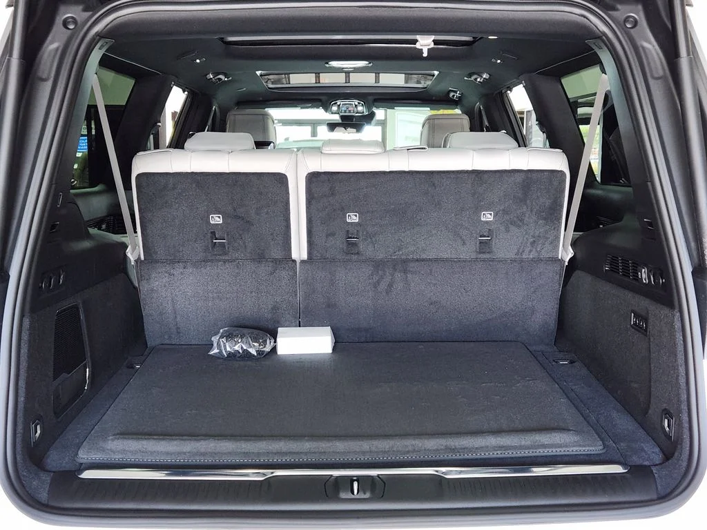 New 2026 Bright White Clearcoat Jeep Summit Obsidian image 9