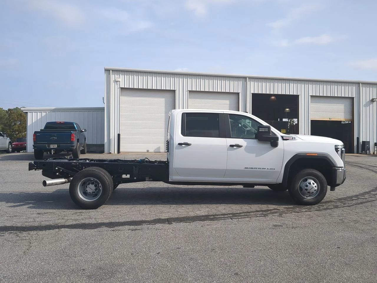 New 2026 Summit White GMC Pro image 9