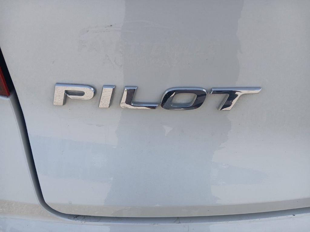 Used 2020 White Honda Touring image 10