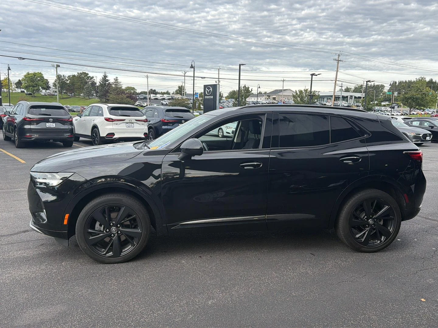 Used 2022 Ebony Twilight Metallic Buick Preferred image 4