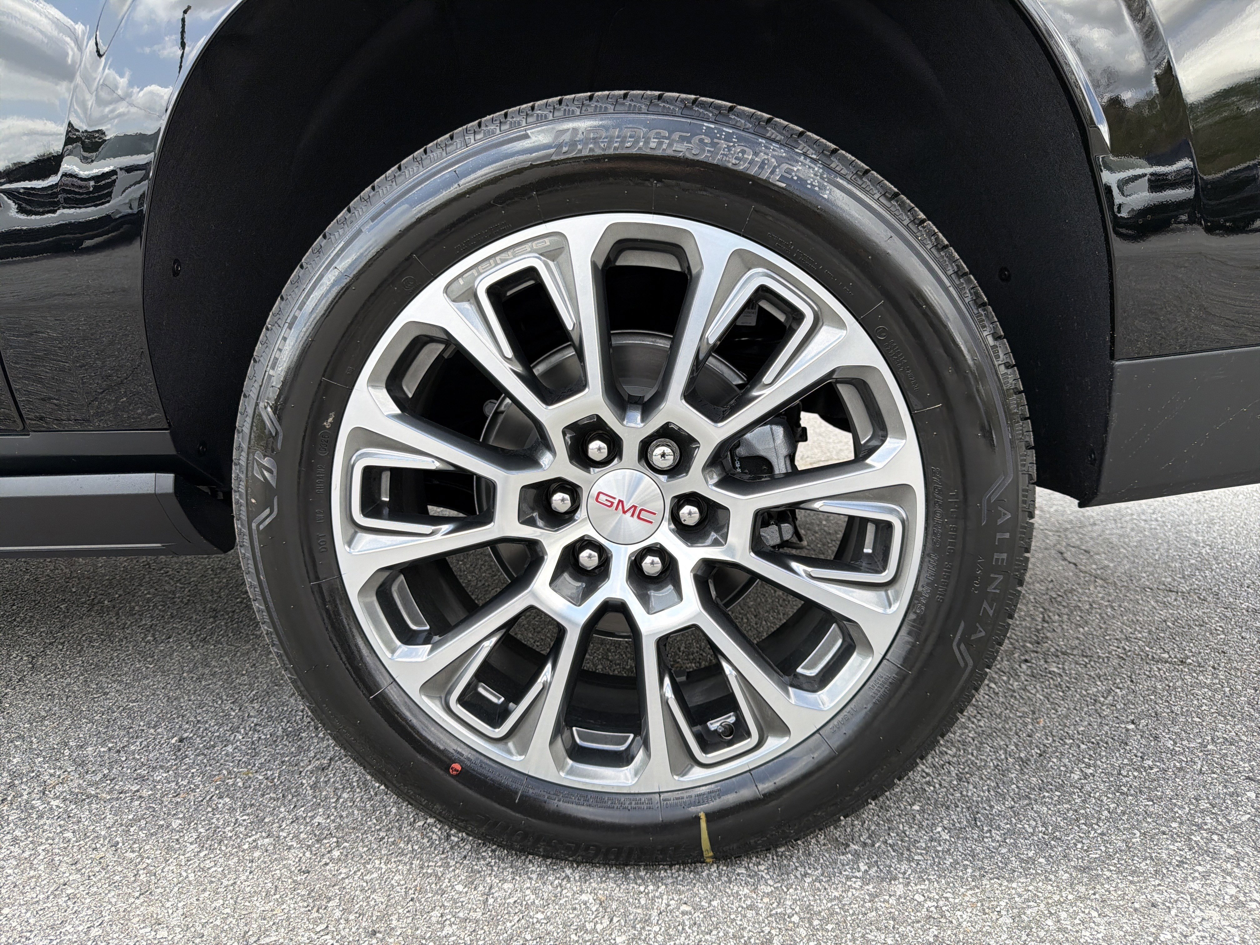 2026 GMC Yukon XL Denali - Photo 23