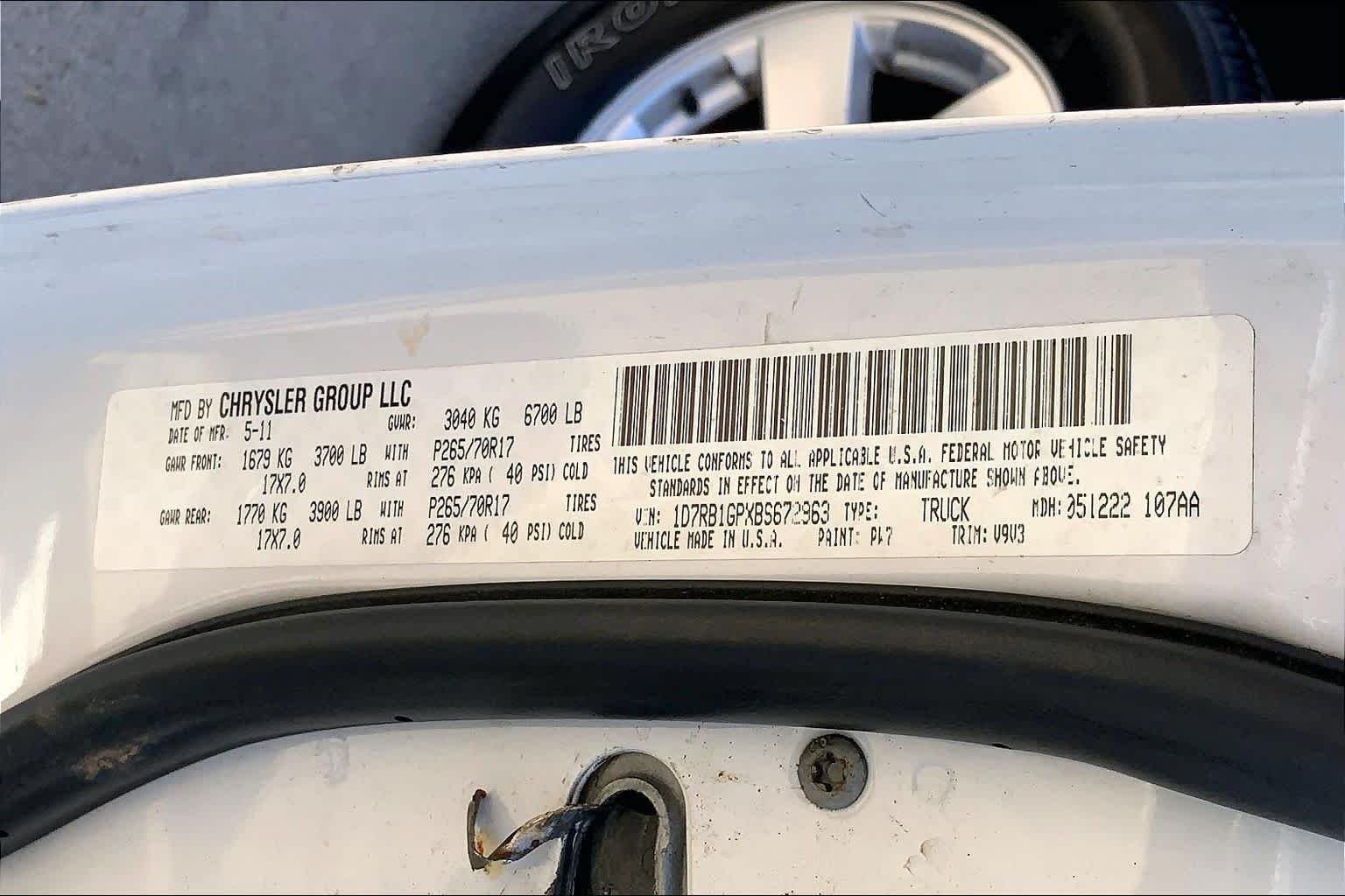 Used 2011 Bright White Ram SLT image 32