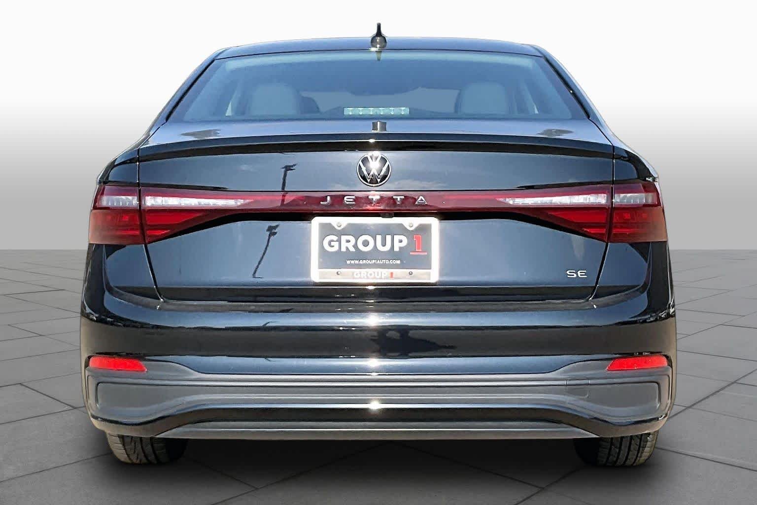Used 2025 Monterey Blue Volkswagen SE image 4