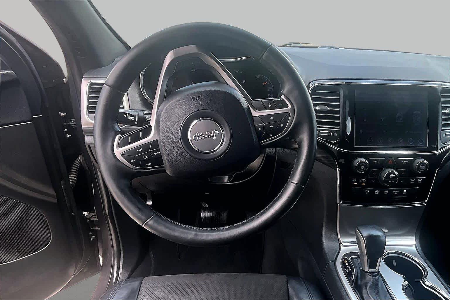 Used 2019 Granite Crystal Metallic Clearcoat Jeep Altitude image 6