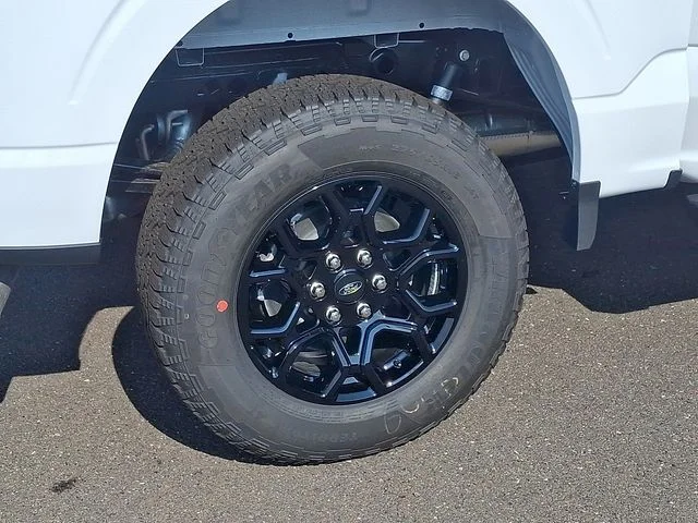 New 2026 Oxford White Ford XLT image 5
