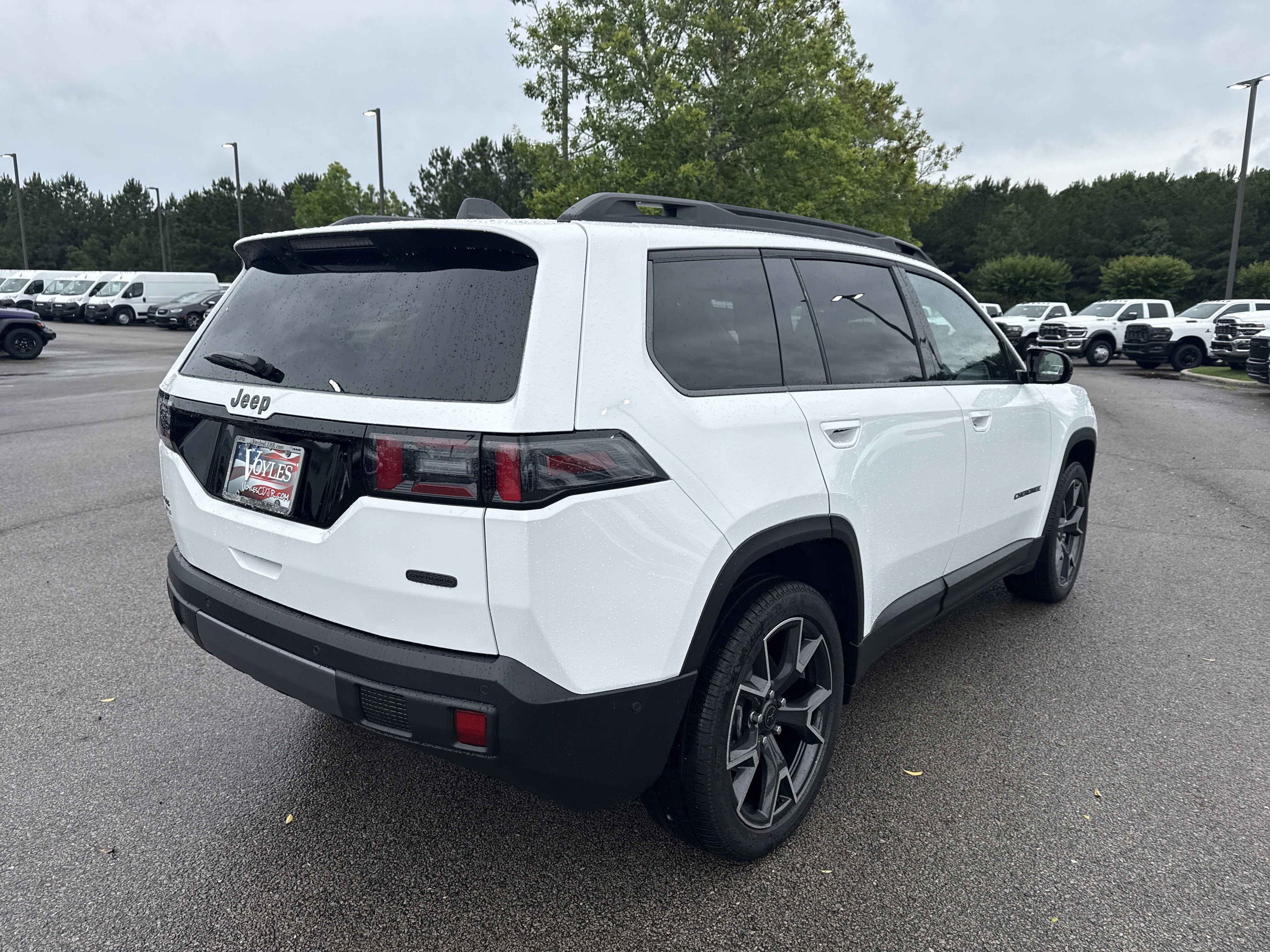 New 2026 Bright White Clear-Coat Exterior Paint Jeep Overland image 7