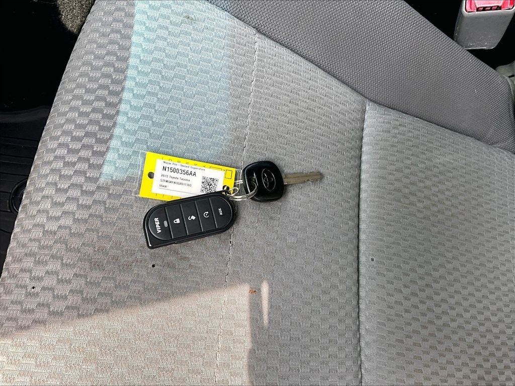 Used 2013 Black Toyota Base image 27